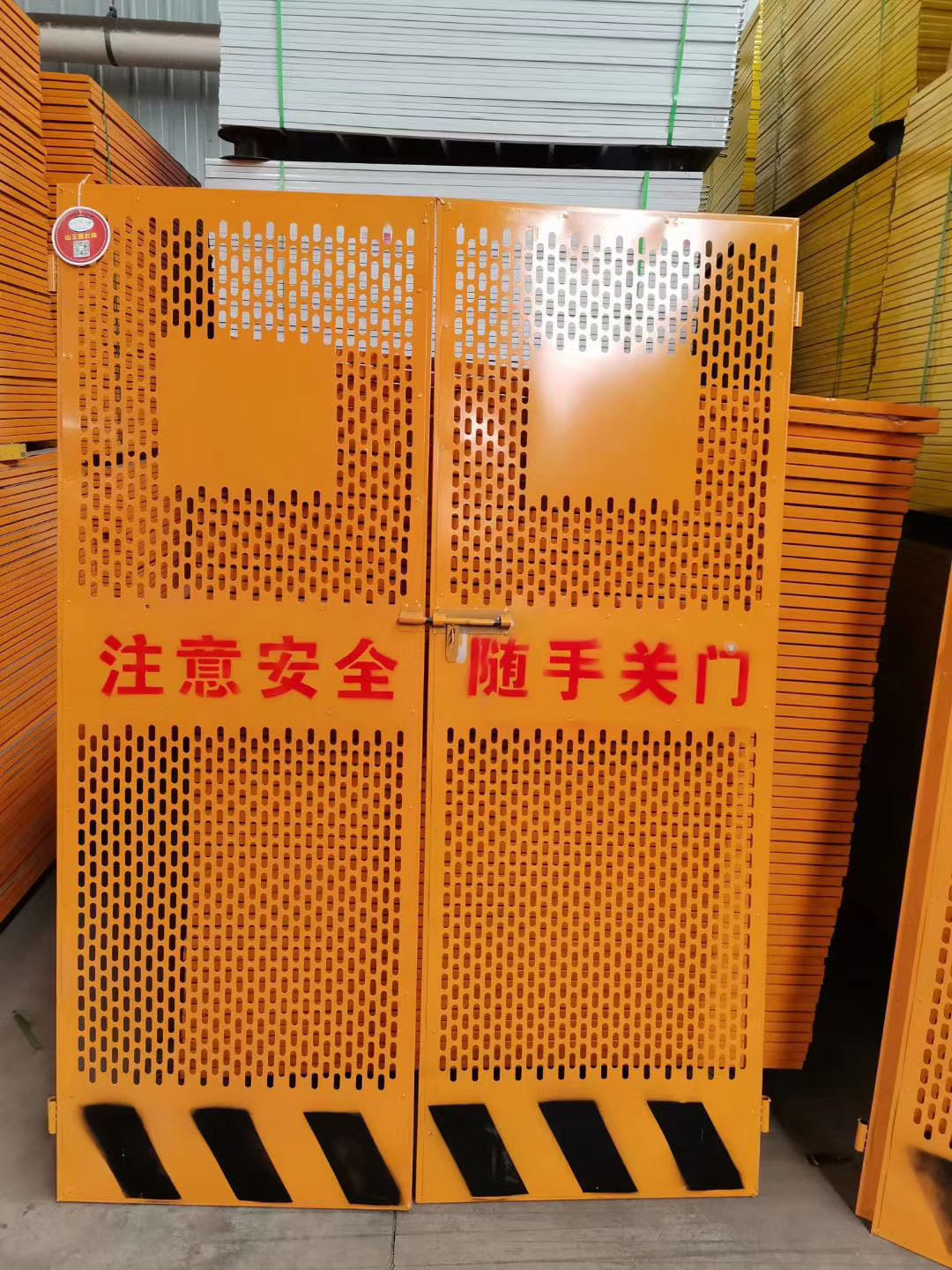 現(xiàn)貨供應(yīng)沖孔電梯門