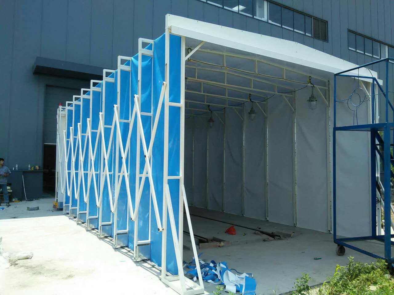 伸縮噴漆房 移動伸縮房 性能穩(wěn)定節(jié)省時(shí)間