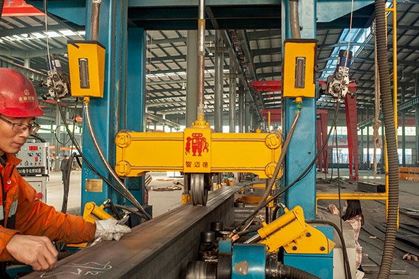 出售鋼結構生產設備，H型鋼組焊矯一體機