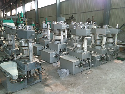 鑫源廠家生產(chǎn)各種型號(hào)榨油機(jī)H采用液壓新技術(shù)