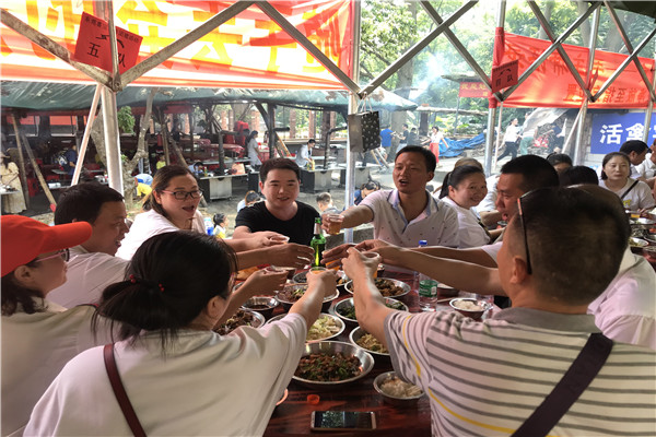 深圳龍華區(qū)周邊農家樂，柴火飯體驗農家趣味