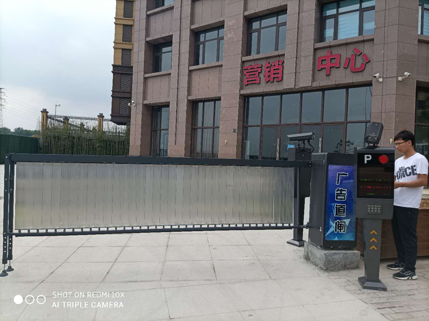 周口單位廣告道閘車牌識別系統安裝