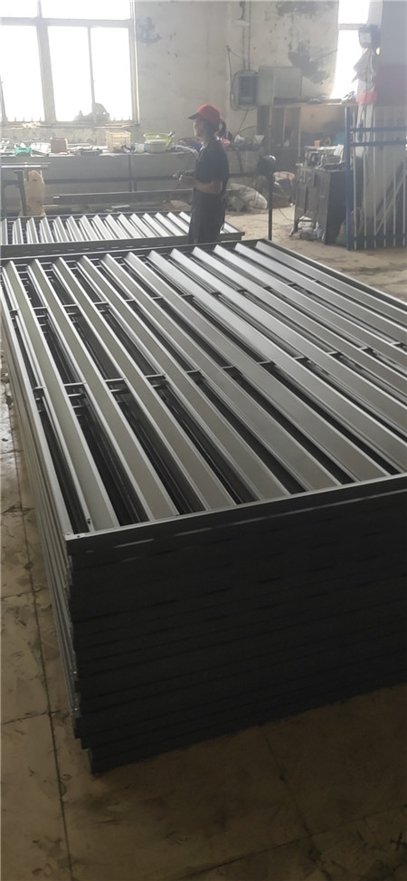 鋅鋼百葉窗廠家：圍墻護欄組裝設計方便運輸