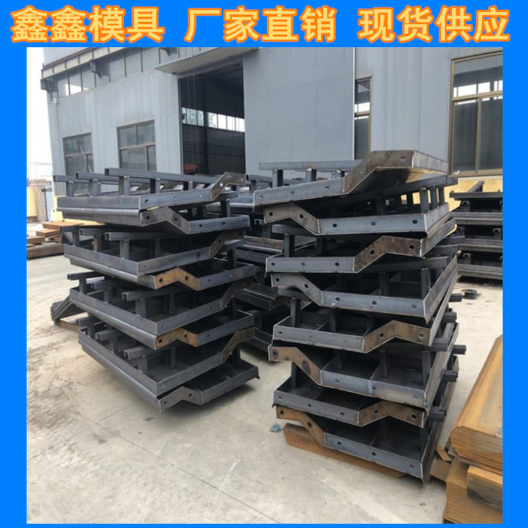 防撞墻模具擺放位置 水泥防撞墻模具原動力