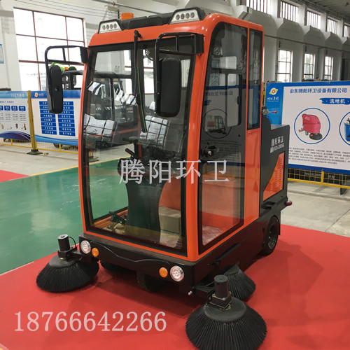 騰陽駕駛式掃地車的標準配置