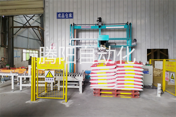 新一代坐標機器人碼垛機上線