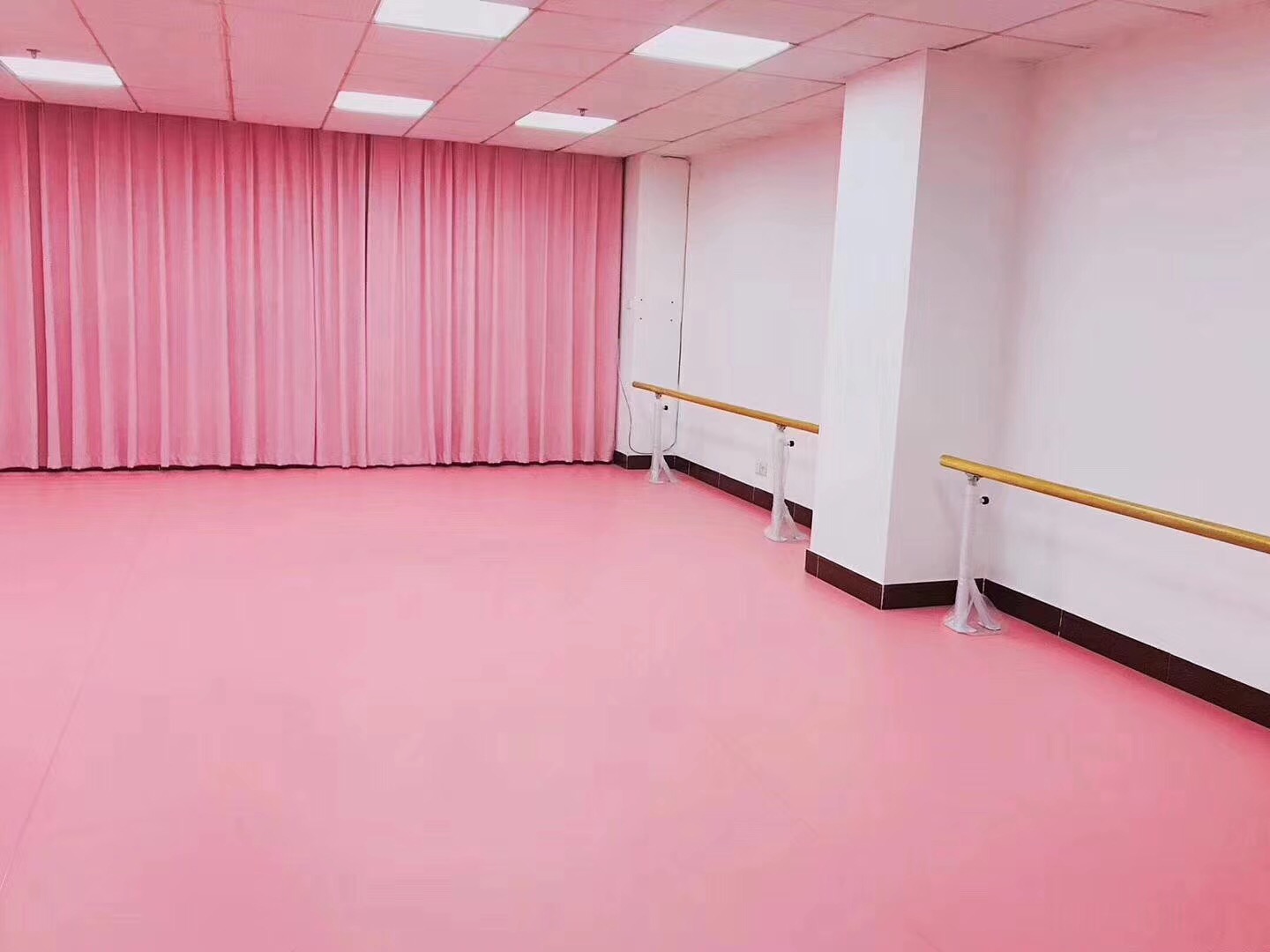 舞蹈室專業(yè)地膠 舞蹈房PVC塑膠地板 舞蹈教室地墊 防滑耐磨