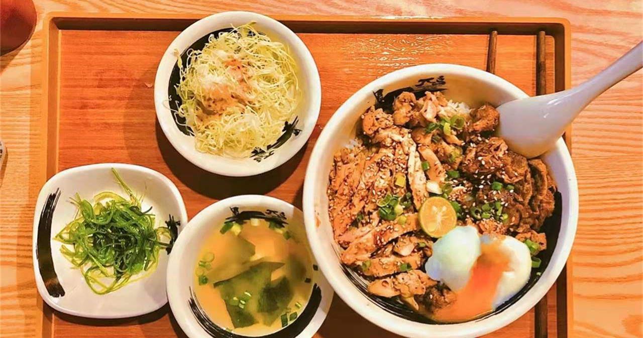 日式牛肉丼飯加盟多少錢? 多年老品牌的好味道