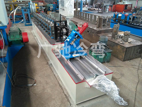 天津大棚壓膜槽設(shè)備制造廠家/東光廣馳加工定做大棚卡槽機(jī)