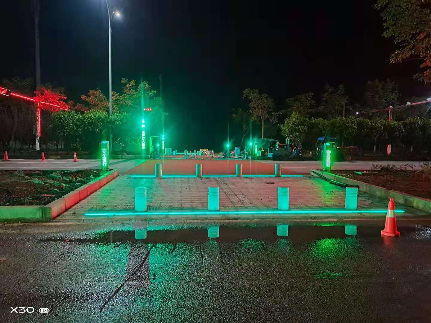 人行橫道地面紅綠燈 行人等待區地埋紅綠燈