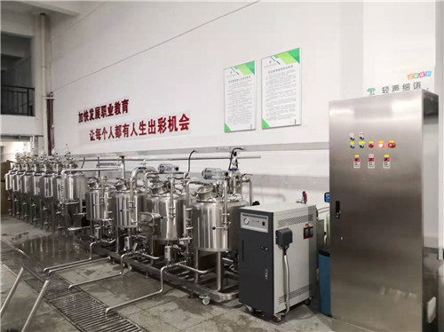 200升科研院校高校教學(xué)啤酒實(shí)驗(yàn)設(shè)備精釀設(shè)備行業(yè)十強(qiáng)單位