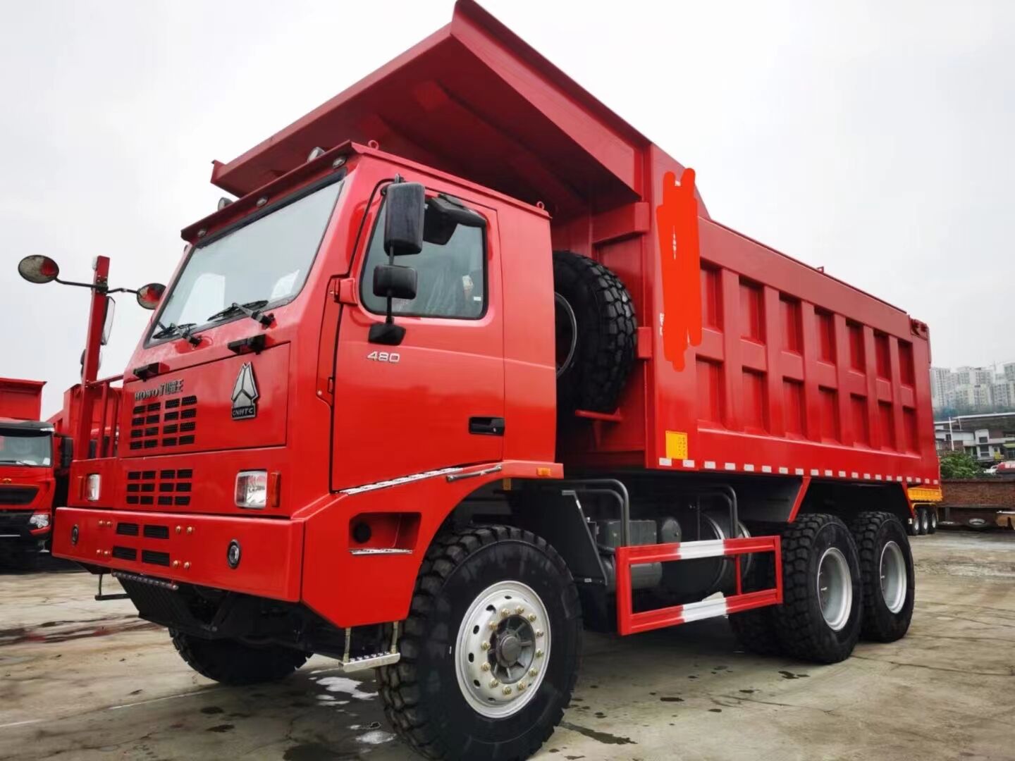 供應(yīng)豪沃礦山霸王寬體車480馬力價格