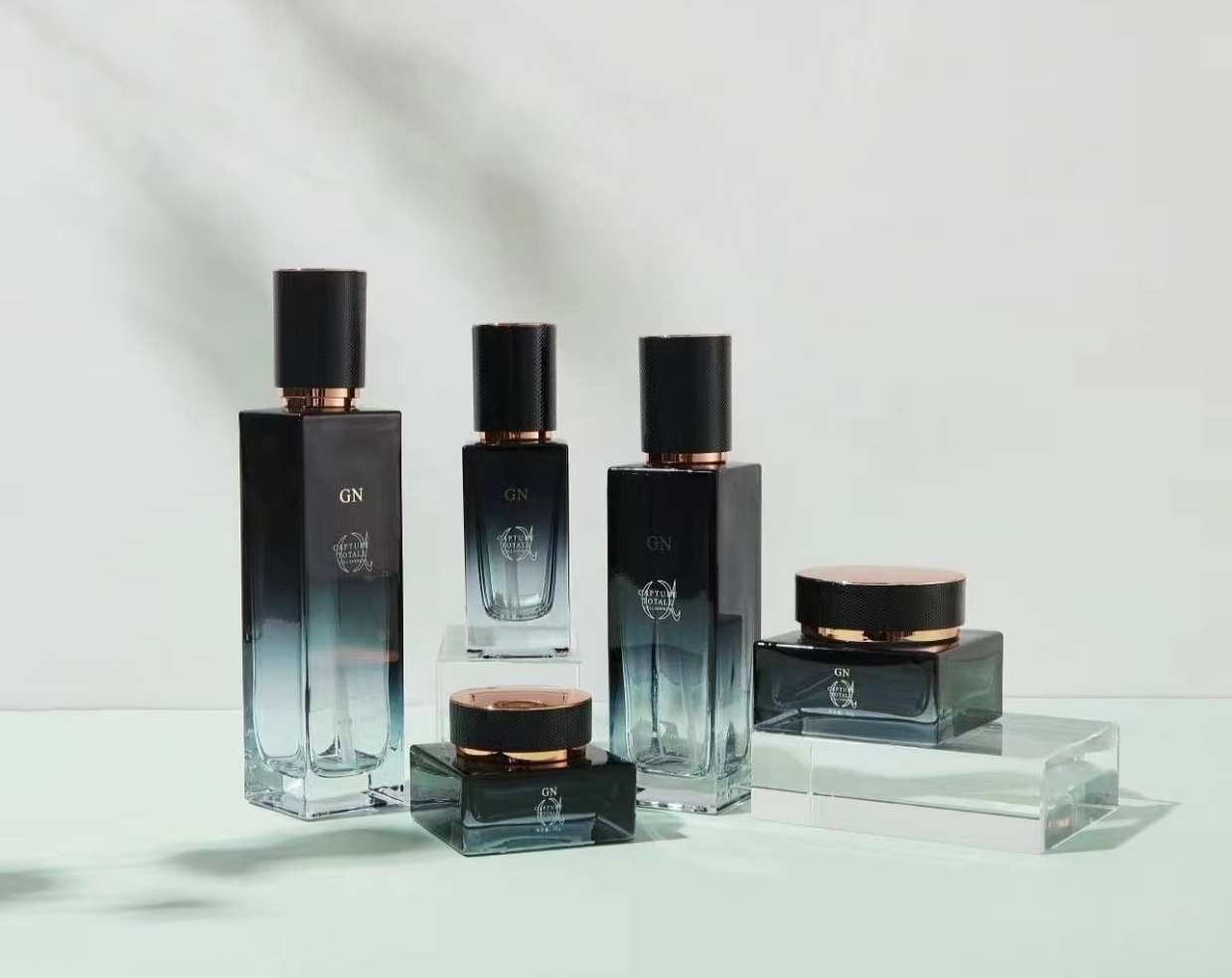 玻璃套裝瓶生產廠家 化妝品玻璃瓶生產廠家