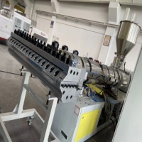 透心地板設備同質透體地板撒粒機