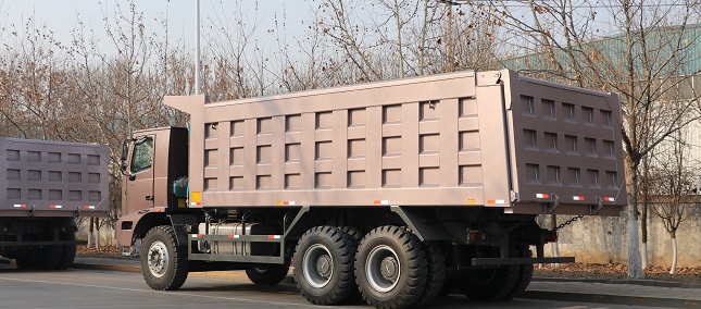 中國重汽礦車【礦山霸王】【90，105。130,150，】噸