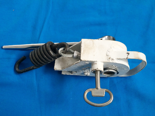 新型開啟定位式鋼絲繩防溜器