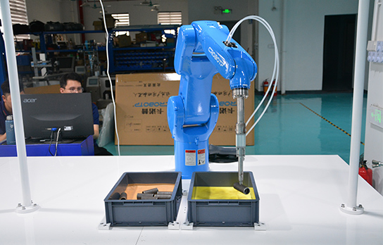 視覺引導機器人無序抓取金屬圓管