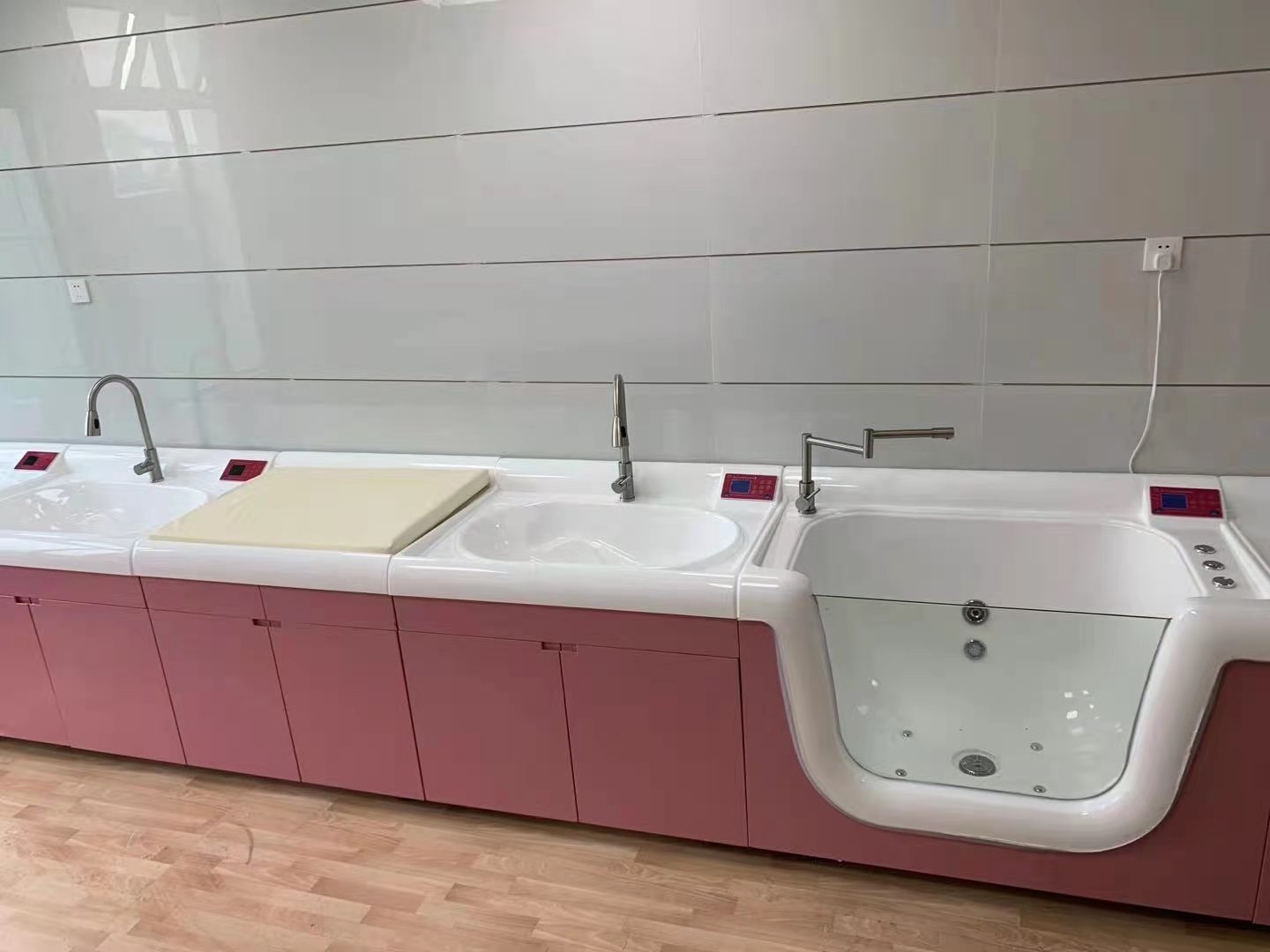 韻華洗澡游泳護理臺嬰幼兒洗浴可定制