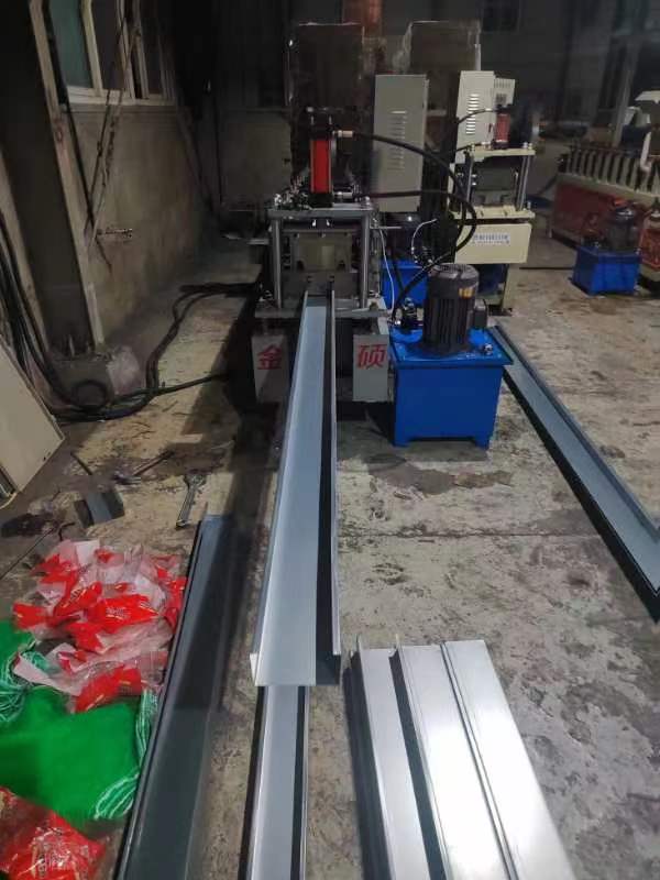 太陽能導(dǎo)水槽機(jī)器 金碩 m型光伏水槽設(shè)備 太陽能光伏設(shè)備