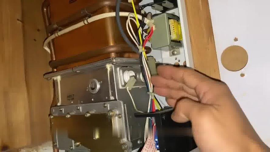 武漢博世熱水器售后24小時維修全指南/智能故障診斷方案